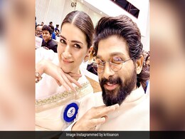National Awards: Selfie Of Kriti Sanon And Allu Arjun Striking <i>Pushpa</i> Pose Goes Viral National Awards: Selfie Of Kriti Sanon And Allu Arjun Striking <i>Pushpa</i> Pose Goes Viral