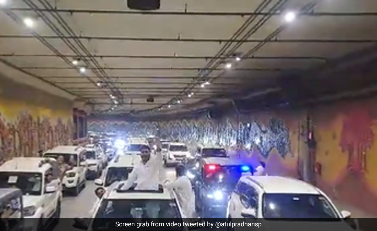 दिल्ली: जंतर-मंतर पर प्रोटेस्ट में शामिल होने जा रहे गाड़ियों के काफिले ने ट्रैफिक नियमों की उड़ाई धज्जियां, वीडियो वायरल