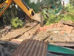 सरकारी जमीन पर अवैध कब्जा करके बैठा था उज्जैन रेप केस का मुख्य आरोपी, चला बुलडोजर