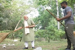 "Beyond Cleanliness": PM Modi Leads From Front In Mega 'Swachhata Abhiyaan' "Beyond Cleanliness": PM Modi Leads From Front In Mega 'Swachhata Abhiyaan'