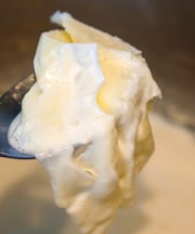 दूध में कितना भी पानी मिलाया हो, उबालते समय ये एक चीज डाल दें, आएगी मलाई की मोटी परत