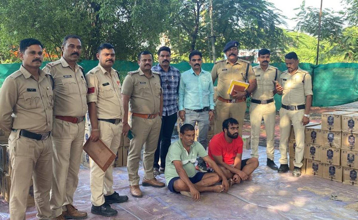 Dhar: चुनाव से पहले शराब तस्करों के खिलाफ पुलिस ने शुरू की बड़ी कार्रवाई, कंटेनर से 18 लाख की अवैध शराब की जब्त