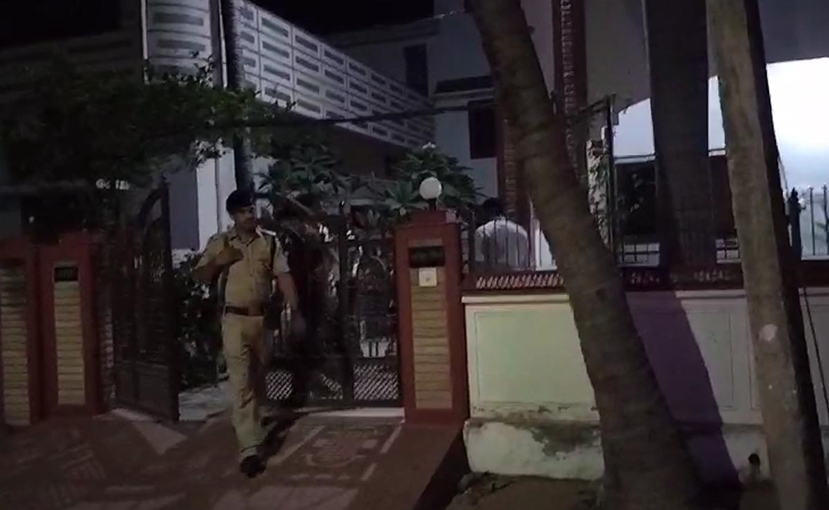 ED Raid In Rajasthan: कांग्रेस नेता के घर पर रात 1 बजे तक चली ED की रेड, 12 घंटे तक हुई पूछताछ