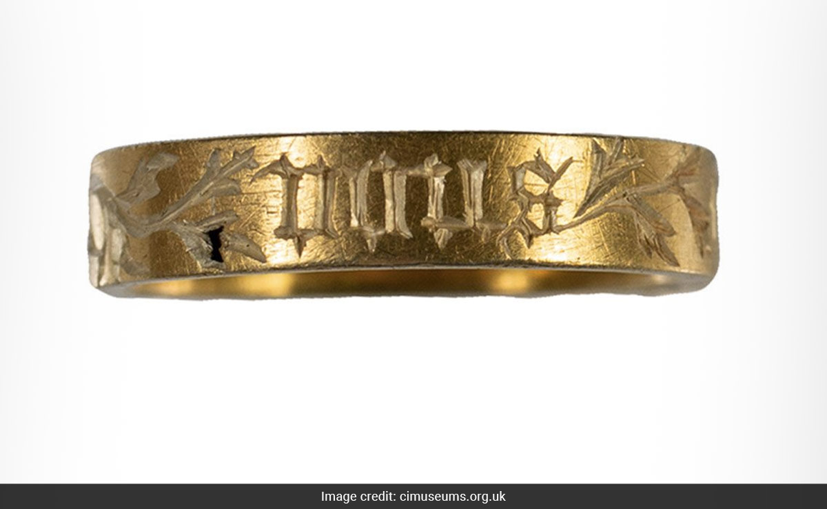 "I Desire To Love You": Engraved Medieval Ring Found In UK By Metal Detectorist