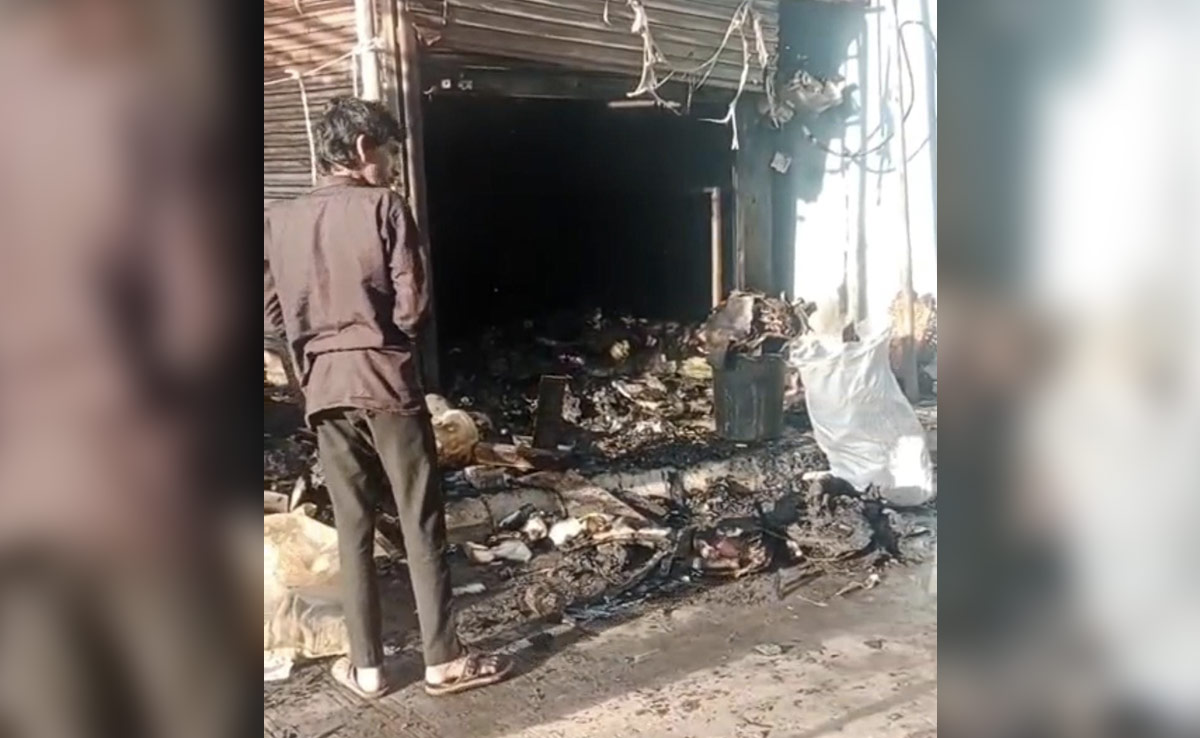 Indore: लड़कियों का सिगरेट पीना नहीं आया बुजुर्ग को रास, लगा दी पूरे कैफे को ही आग