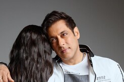 सामने आई सलमान खान की मिस्ट्री गर्ल की तस्वीर, फैंस हुए हैरान सामने आई सलमान खान की मिस्ट्री गर्ल की तस्वीर, फैंस हुए हैरान