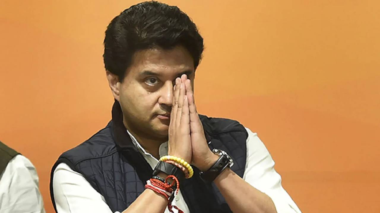 तो क्या विधायक का चुनाव लड़ने लिए तैयार हैं सिंधिया ?