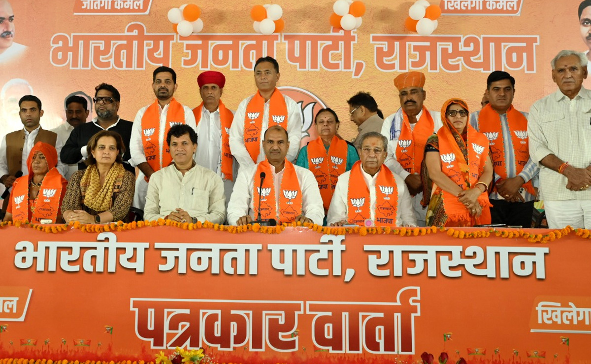 Rajasthan Election 2023: राजस्थान में कांग्रेस-आरएलपी को झटका! पूर्व IAS अधिकारी समेत 10 नेताओं ने ज्वाइन की BJP