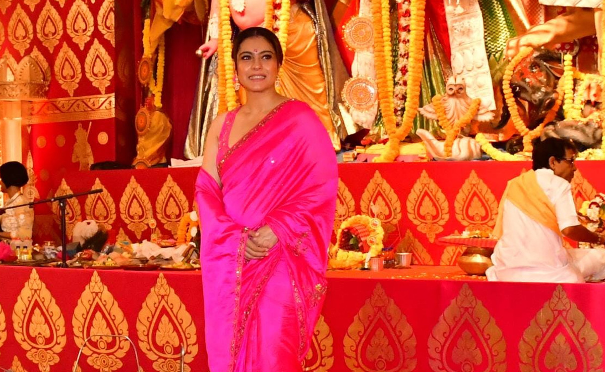 Durga Puja 2023: Kajol Looks Drop Dead Gorgeous In A Pink <i>Saree</i>. Son Yug's There