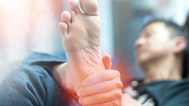 These foods can help manage arthritis joint pain, especially in monsoon