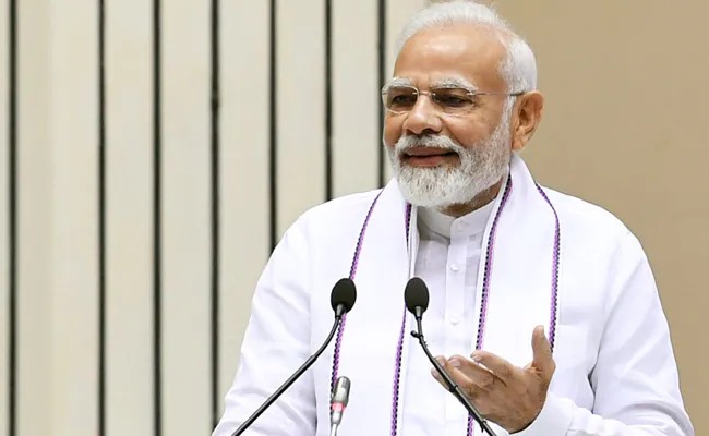 "Winning Hearts": PM Modi Praises Singer Aditya Gadhvi For His Chartbuster Song <i>'Khalasi'</i>