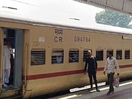 त्योहारों के नजदीक आते ही रेलवे अलर्ट, ट्रेनों में न ले जाएं ऐसी चीजें नहीं तो जाना पड़ेगा जेल त्योहारों के नजदीक आते ही रेलवे अलर्ट, ट्रेनों में न ले जाएं ऐसी चीजें नहीं तो जाना पड़ेगा जेल