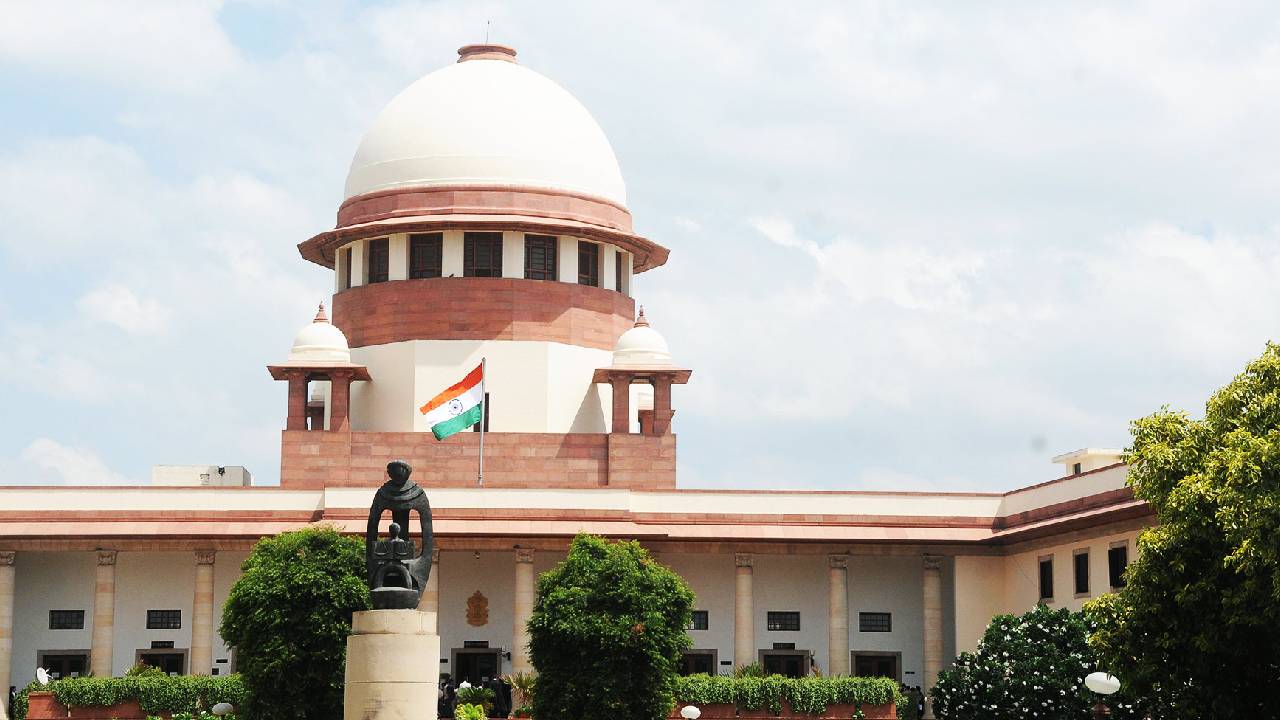 मुफ्त की योजनाओं पर Supreme Court सख्त, सरकार से मांगा जवाब