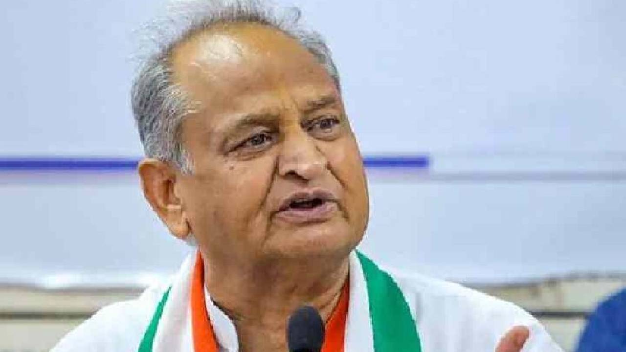 अशोक गहलोत का पीएम मोदी पर निशाना, ईडी की रेड को बताया गुंडागर्दी