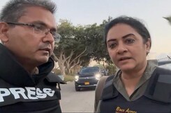 होटल में पर गिरा रॉकेट, लेकिन इस कारण बच गई कार होटल में पर गिरा रॉकेट, लेकिन इस कारण बच गई कार