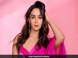 Diwali Looks: दिवाली पर क्या पहनें क्या नहीं इसकी हो रही है उलझन, तो इन सेलेब्स से ले सकती हैं आउटफिट आइडिया  Diwali Looks: दिवाली पर क्या पहनें क्या नहीं इसकी हो रही है उलझन, तो इन सेलेब्स से ले सकती हैं आउटफिट आइडिया