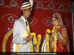 खुशी-खुशी दूल्हा-दुल्हन ने पहनाई वरमाला, इसके बाद हुआ कुछ ऐसा निकल गई दुल्हन की चीख, लोग बोले- छोटी बच्ची हो क्या ! खुशी-खुशी दूल्हा-दुल्हन ने पहनाई वरमाला, इसके बाद हुआ कुछ ऐसा निकल गई दुल्हन की चीख, लोग बोले- छोटी बच्ची हो क्या !