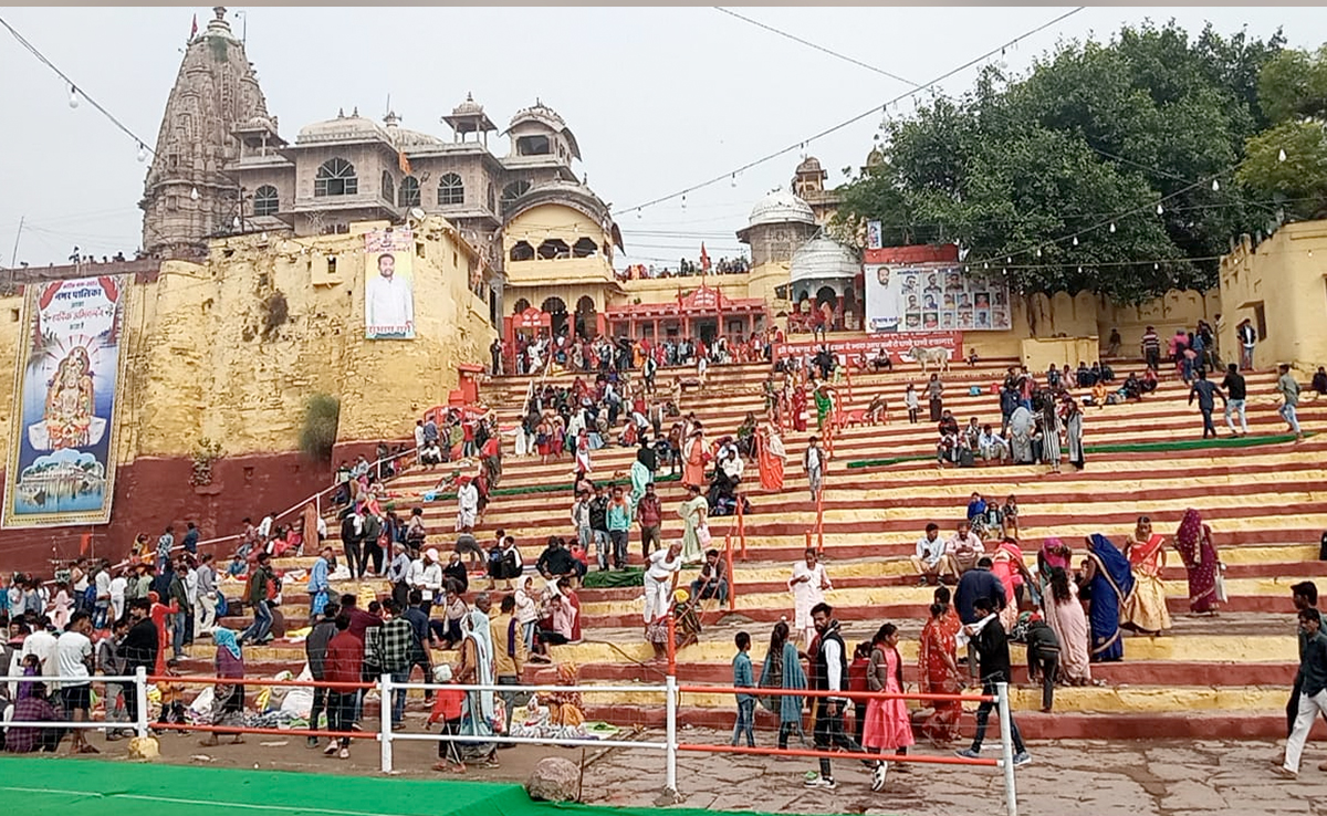 कार्तिक पूर्णिमा की धूम, श्रद्धालुओं ने चम्बल नदी में किया महास्नान, केशवराय जी मंदिर में उमड़ी भक्तों की भीड़