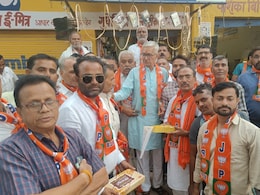 जीत की हैट्रिक लगा चुके गिर्राज सिंह मलिंगा का टिकट अब तक पेडिंग, नाराज दर्जनों कार्यकर्ता भाजपा में हुए शामिल जीत की हैट्रिक लगा चुके गिर्राज सिंह मलिंगा का टिकट अब तक पेडिंग, नाराज दर्जनों कार्यकर्ता भाजपा में हुए शामिल