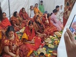इंग्लैंड में भी मनाई गई छठ, 2000 लोगों के साथ वरिष्ठ राजनेता भी हुए पूजा में शामिल इंग्लैंड में भी मनाई गई छठ, 2000 लोगों के साथ वरिष्ठ राजनेता भी हुए पूजा में शामिल