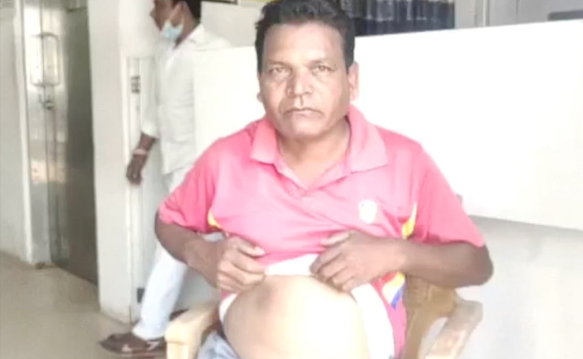 Bijapur News: जिला अस्पताल के कैम्पस में कर्मचारी को लगी गोली, सुरक्षा को लेकर उठे गंभीर सवाल