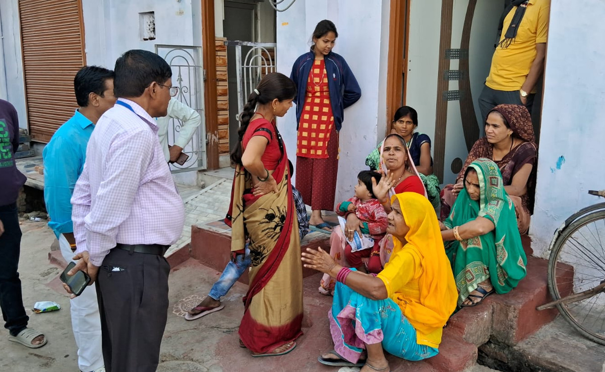 राजस्थान में कुत्तों से परेशान लोगों ने किया मतदान बहिष्कार का ऐलान, बोले- पहले कुत्ते भगाओ फिर करेंगे मतदान