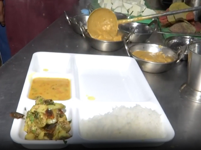 खाने की थाली में इसलिए नहीं परोसी जाती 3 रोटियां, जानिए तीसरे अंक के पीछे का राज़?