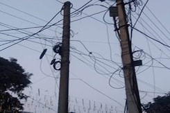 बेंगलुरु में बिजली के खुले तार की चपेट में आने से 2 की मौत बेंगलुरु में बिजली के खुले तार की चपेट में आने से 2 की मौत