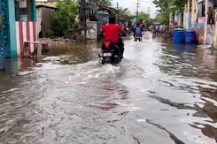 Waters Enter Homes Outside Chennai As Heavy Rain Continues Waters Enter Homes Outside Chennai As Heavy Rain Continues