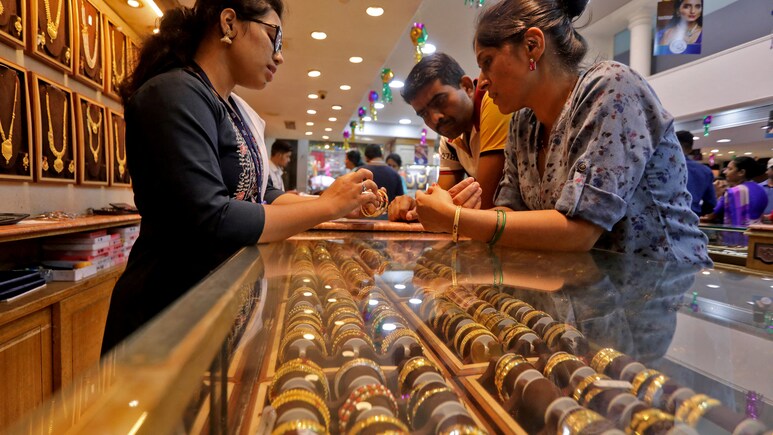 Gold Prices Hit Rs 61,539, Dealers Offer Discounts For Fourth Week