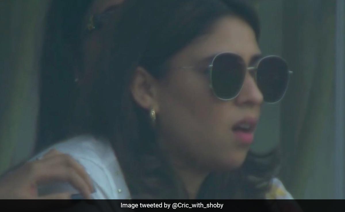 IND vs SL: रोहित शर्मा 4 रन बनाकर हुए बोल्ड, देखकर वाइफ रितिका का हुआ बुरा हाल, Viral हुआ रिएक्शन