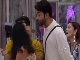 Bigg Boss 17: बिग बॉस के घर में हुआ सबसे बड़ा झगड़ा, विक्की जैन ने ऐश्वर्या को कहा 'चुड़ैल', फिसली जुबान से कर गए ऐसी बातें Bigg Boss 17: बिग बॉस के घर में हुआ सबसे बड़ा झगड़ा, विक्की जैन ने ऐश्वर्या को कहा 'चुड़ैल', फिसली जुबान से कर गए ऐसी बातें