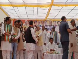 MP Election 2023: कमलनाथ के सामने जनसभा में भिड़े कांग्रेसी नेता, जमकर हुई तू-तू मैं-मैं MP Election 2023: कमलनाथ के सामने जनसभा में भिड़े कांग्रेसी नेता, जमकर हुई तू-तू मैं-मैं