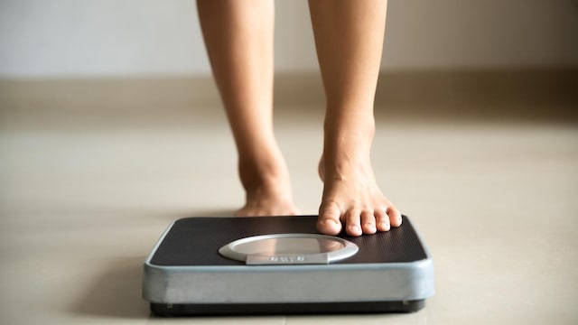 It is not wise to check your weight if you've slept less than 6 hours the previous night