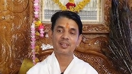 Rajasthan News: बेणेश्वर धाम के महंत अच्युतानंद महाराज की कार पर पथराव, मुंह और जबड़े में चोट, अहमदाबाद रेफर