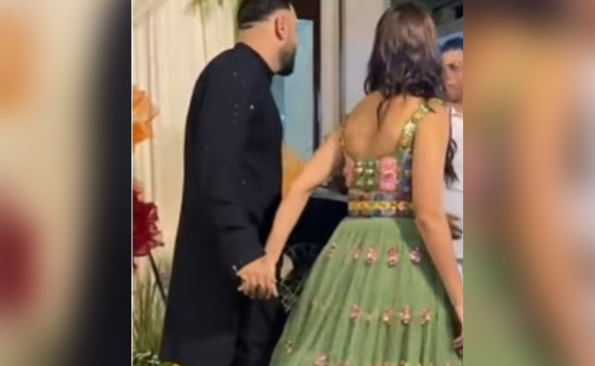 पार्टी से निकलते हुए एक दूसरे का हाथ थामे दिखे बादशाह और मृणाल ठाकुर, उड़ी अफेयर की अफवाह