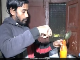 बोतलों में खिचड़ी: 9 दिनों में सुरंग में फंसे 41 मजदूरों को पहली बार नसीब हुआ... बोतलों में खिचड़ी: 9 दिनों में सुरंग में फंसे 41 मजदूरों को पहली बार नसीब हुआ...