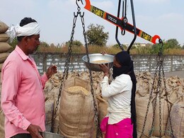छत्तीसगढ़: धान खरीदी की चाल अभी सुस्त, कोई इंतजार में बैठा तो किसी को सरकार से उम्मीद छत्तीसगढ़: धान खरीदी की चाल अभी सुस्त, कोई इंतजार में बैठा तो किसी को सरकार से उम्मीद