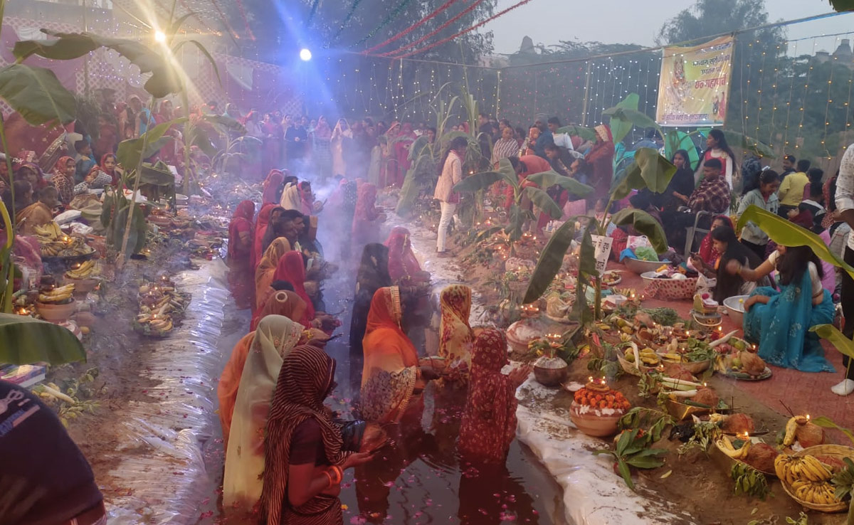 Chhath Puja 2023: छठ पूजा के आखिरी दिन उगते सूर्य को दिया गया अर्घ्य, महापर्व का हुआ समापन