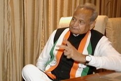 महंगाई के लिए केंद्र सरकार या राज्य जिम्मेदार? अशोक गहलोत ने दिया यह जवाब महंगाई के लिए केंद्र सरकार या राज्य जिम्मेदार? अशोक गहलोत ने दिया यह जवाब