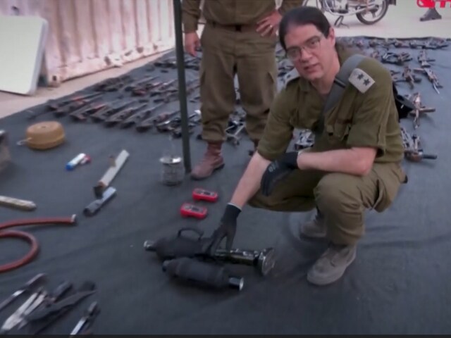 Video: IDF ने हमास द्वारा इस्तेमाल किए गए हथियारों को दिखाया, भारी मात्रा में हथियार किया जब्त