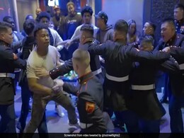 Video: Kicks, Punches Fly As US Marines Clash With Civilians Outside Texas Bar Video: Kicks, Punches Fly As US Marines Clash With Civilians Outside Texas Bar
