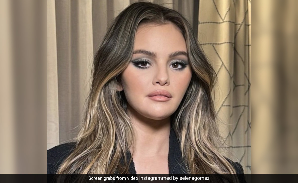 Selena Gomez's Cut Crease Eyes And Peach Lips Blend Retro With Modern