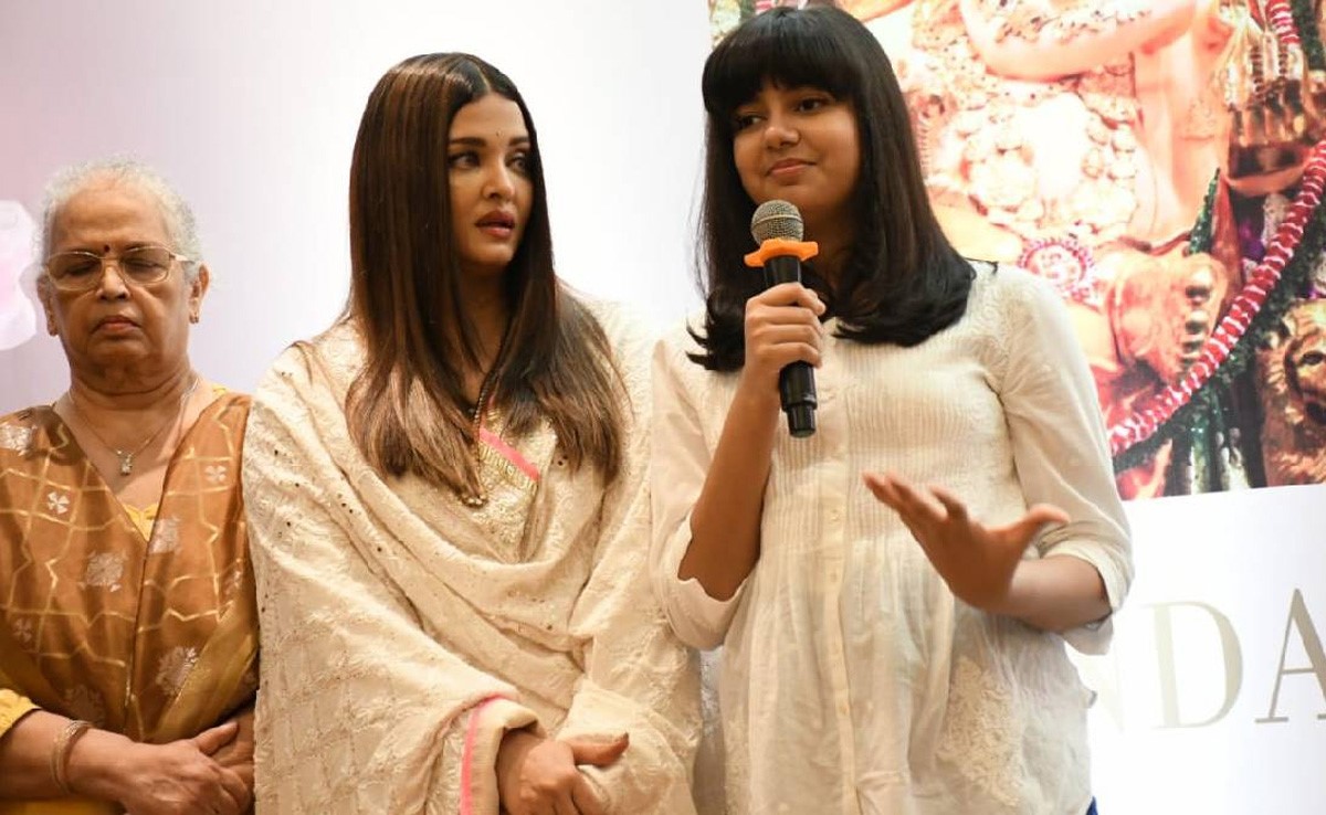 मम्मी के बर्थडे पर आराध्या ने पब्लिकली कहा कुछ ऐसा, जिसे सुन हैरान रह गईं ऐश्वर्या, देखें Viral Video