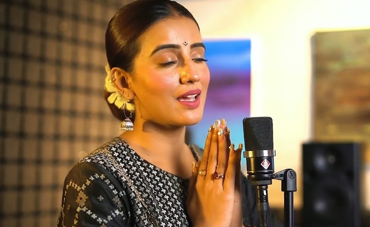 "Bihar <i>Ki Beti</i>": Bhojpuri Actor Akshara Singh Joins Prashant Kishor's Jan Suraaj