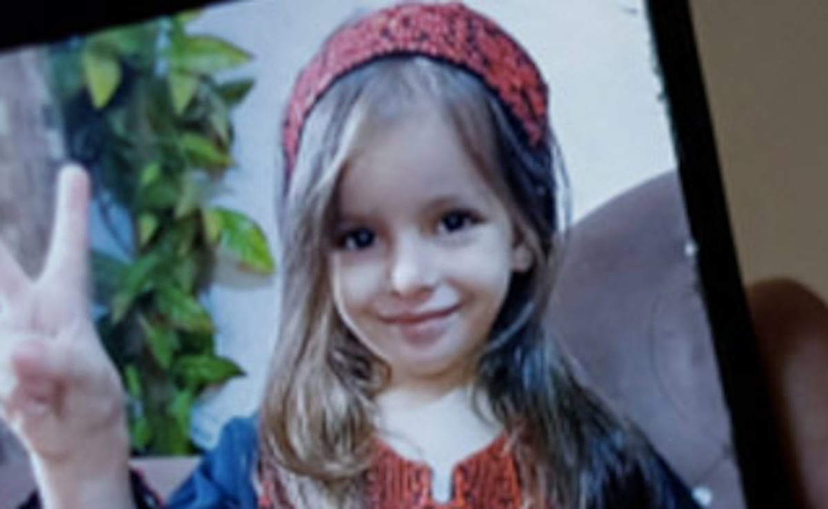 Saly used to ask her aunt to take photos of her. Saly used to ask her aunt to take photos of her.