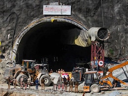 उत्तरकाशी की सुरंग में फंसे श्रमिकों को तनाव दूर करने के लिए भेजे गए मोबाइल और बोर्ड गेम उत्तरकाशी की सुरंग में फंसे श्रमिकों को तनाव दूर करने के लिए भेजे गए मोबाइल और बोर्ड गेम