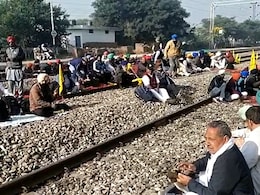Ex-Servicemen Protest On Rail Tracks For 12 Hours In Punjab, Services Hit Ex-Servicemen Protest On Rail Tracks For 12 Hours In Punjab, Services Hit