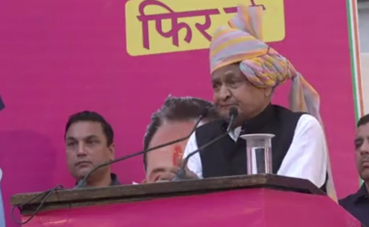 जोधपुरः अपने मोहल्ले में चुनावी सभा को संबोधित करते हुए भावुक हुए CM गहलोत, बोले,- 'आखिरी दम तक...'