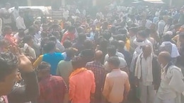 Sagar: फसल का उचित दाम न मिलने से नाराज किसानों ने मंडी के सामने लगाया जाम, बोले- व्यापारियों की चल रही मनमानी